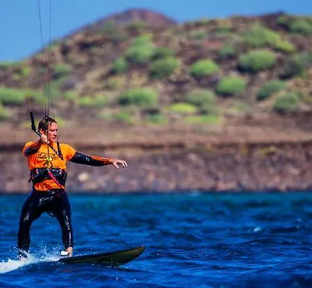 Line Up Kite & Surf Camp コラレホ